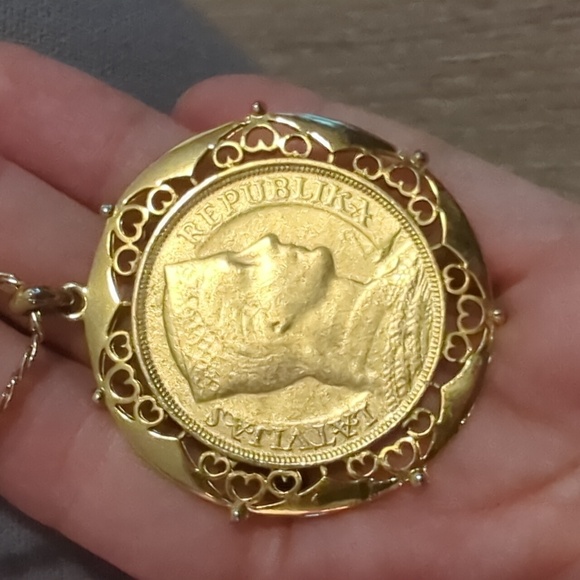 Vintage Lativa Republic Coin Medallion Necklace - Picture 3 of 9